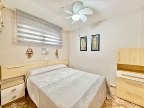 Iron/ironing board, bed sheets