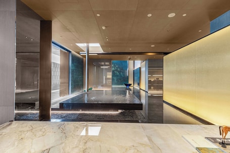 Lobby. Holiday Inn Express Hangzhou Jiangnan by IHG