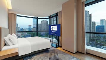 1 King Standard City View Extra Floor Space | 1 bedroom, premium bedding, down duvets, laptop workspace
