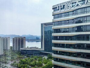 Premium bedding, down comforters, laptop workspace, blackout drapes - Holiday Inn Express Hangzhou Jiangnan by IHG (Hangzhou)