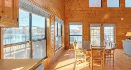 Beautiful 5 Bed Chalet w/Hot Tub, Lakefront on Dale Hollow! #14