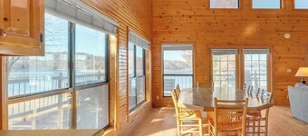 Beautiful 5 Bed Chalet w/Hot Tub, Lakefront on Dale Hollow! #14