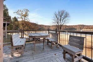 Outdoor dining - Lakefront Dale Hollow view #15 Beautiful 5 Bed Chalet w/Hot Tub (Byrdstown)