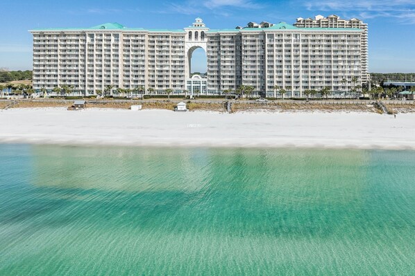 On the beach - Majestic Sun A205 | Gulf Views | HeatedPools | Gym | Hot Tubs | Beach Gears (Miramar Beach)