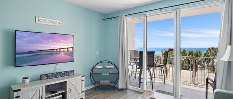 Smart TV, DVD player, books, stereo