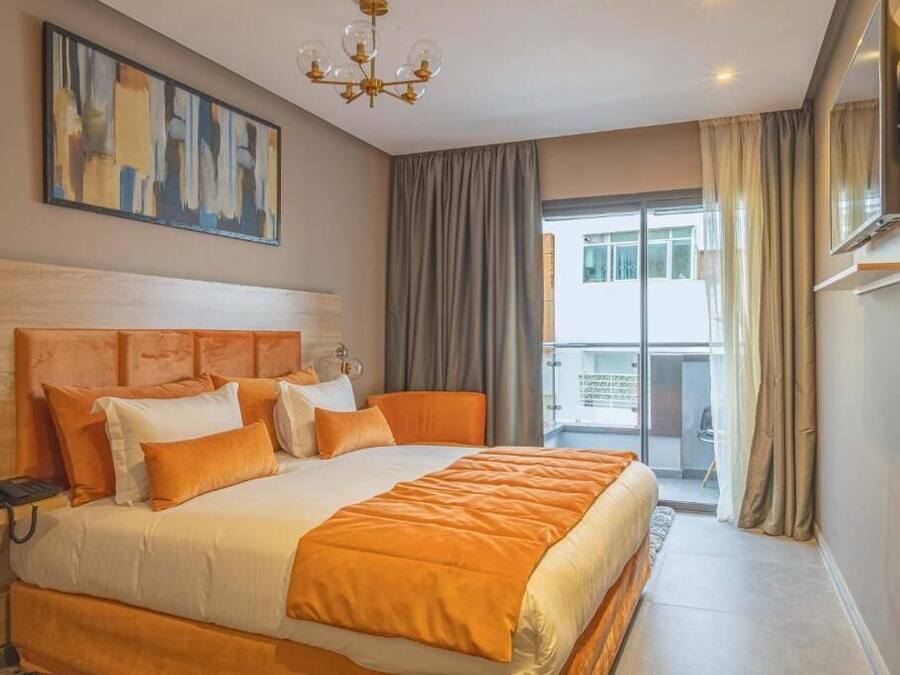 Habitación Deluxe | Caja fuerte, sistema de insonorización, tabla de planchar con plancha