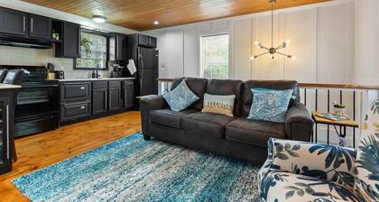 Bare Feet Bungalow -Close to beach & dog friendly