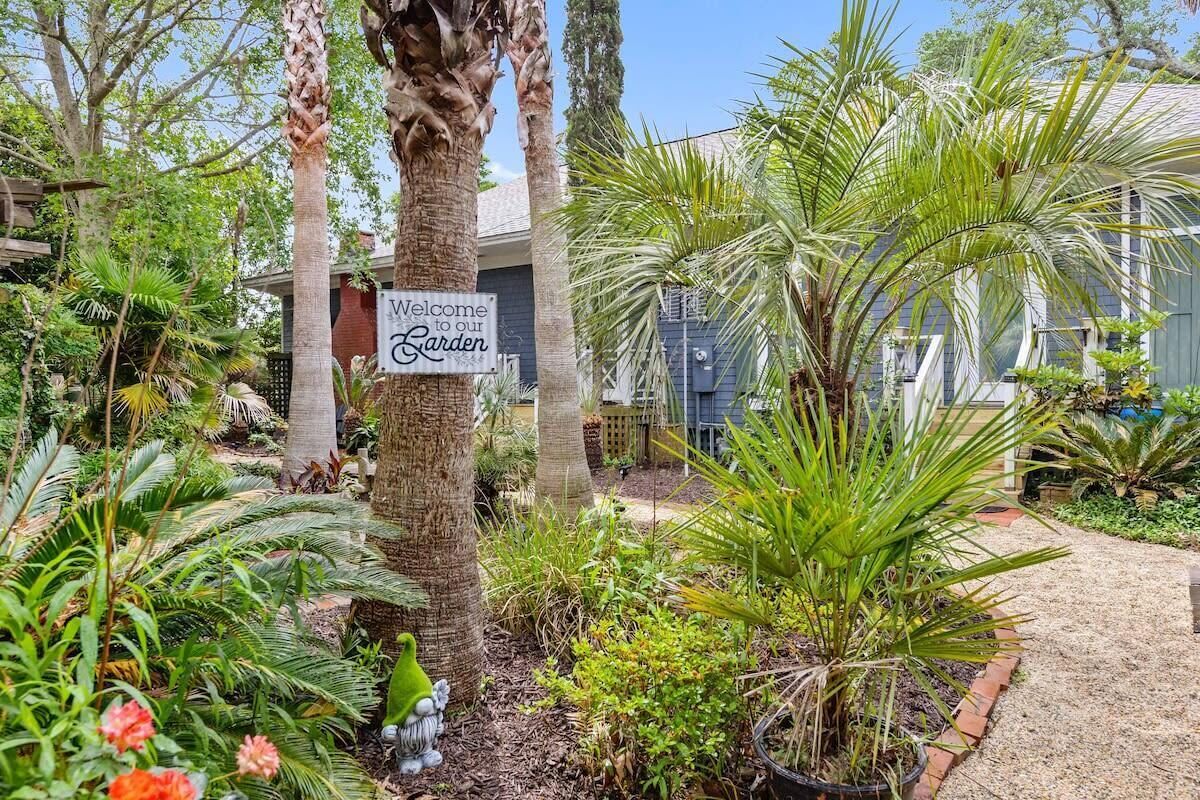 Bare Feet Bungalow -Close to beach & dog friendly