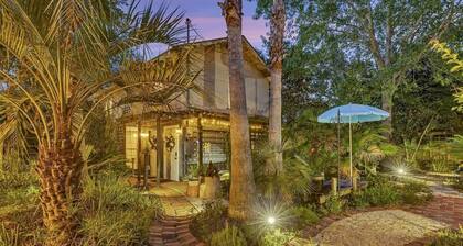 Bare Feet Bungalow -Close to beach & dog friendly