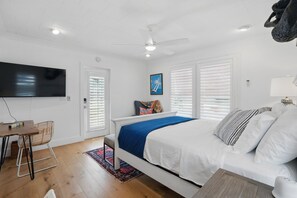 1 makuuhuone, työpöytä, silitysrauta/-lauta, vauvan matkasänky