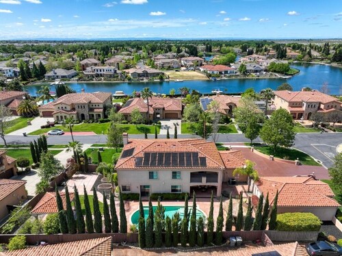 2 Bedroom Suite on Lake with Boat and Golf Course.  Has separate Entry access 