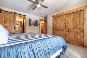 4 Schlafzimmer, Schreibtisch, Bügeleisen/Bügelbrett, kostenloses WLAN