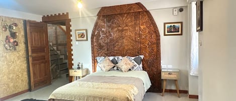 1 habitación, escritorio, tabla de planchar con plancha y wifi