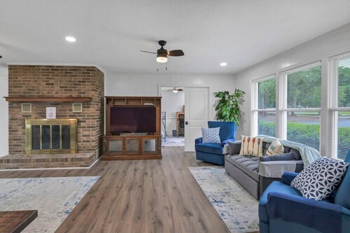 The Cardinal's Nest | Sleeps 9 | Close In