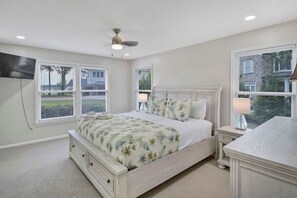 4 bedrooms, desk, iron/ironing board, travel cot
