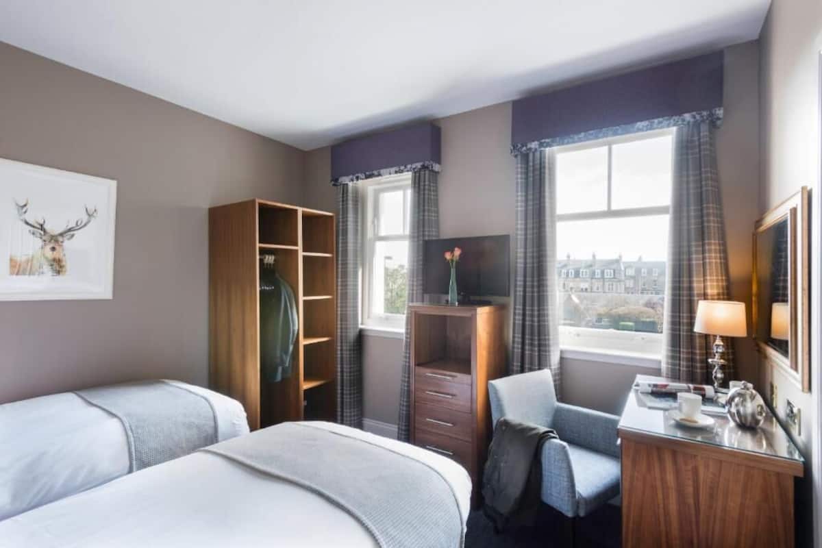 Junior Twin Room | WiFi (free)