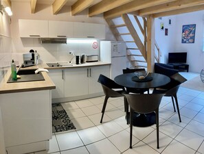 Private kitchen - Duplex 4 Couchages, Vieux-port, Calme & Lumineux, Wifi, Confort & Climatisation (La Rochelle)