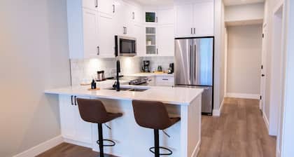 New 1 Bed Condo with Mtn Views