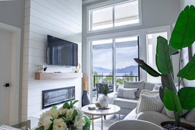 Brand New Penthouse with Lake & Mtn Views