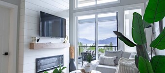 Brand New Penthouse with Lake & Mtn Views