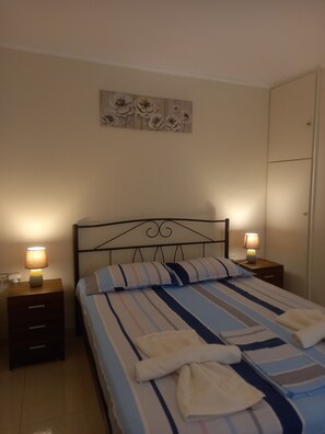 2 bedrooms, iron/ironing board, free WiFi, bed sheets