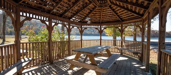 2 Bedroom lakeside to Dale Hollow Lake!