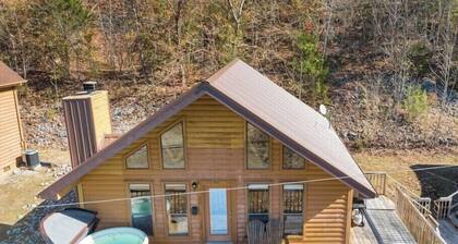 2 Bed Chalet Lakeside with Exceptional View of Dale Hollow Lake