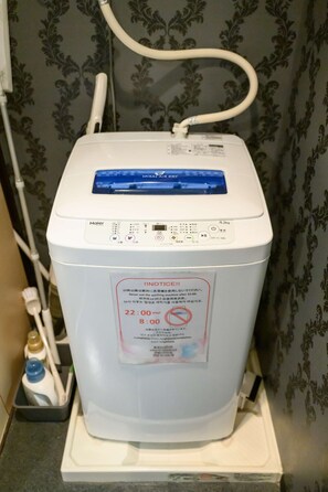 Laundry - アクセス&コスパ最高!徒歩 本町駅5分! 広々デザイナーズ1LDK、最大6人!902 (大阪市)