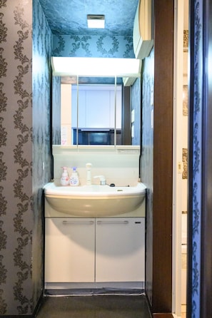 Hair dryer, towels