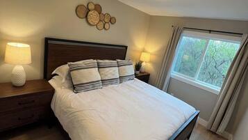 4 bedrooms, iron/ironing board, WiFi, bed sheets