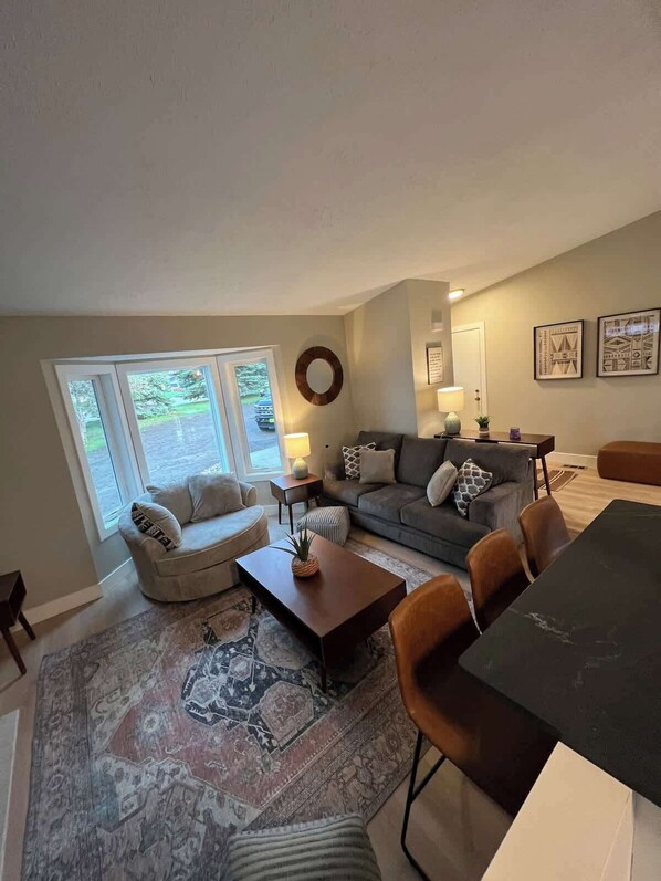 TV, fireplace, offices