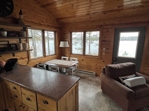 Charming Lake Cabin