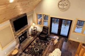 Smart TV, fireplace, books - Brand New Cabin- Central Location/Walk to Slopes! (Beech Mountain)