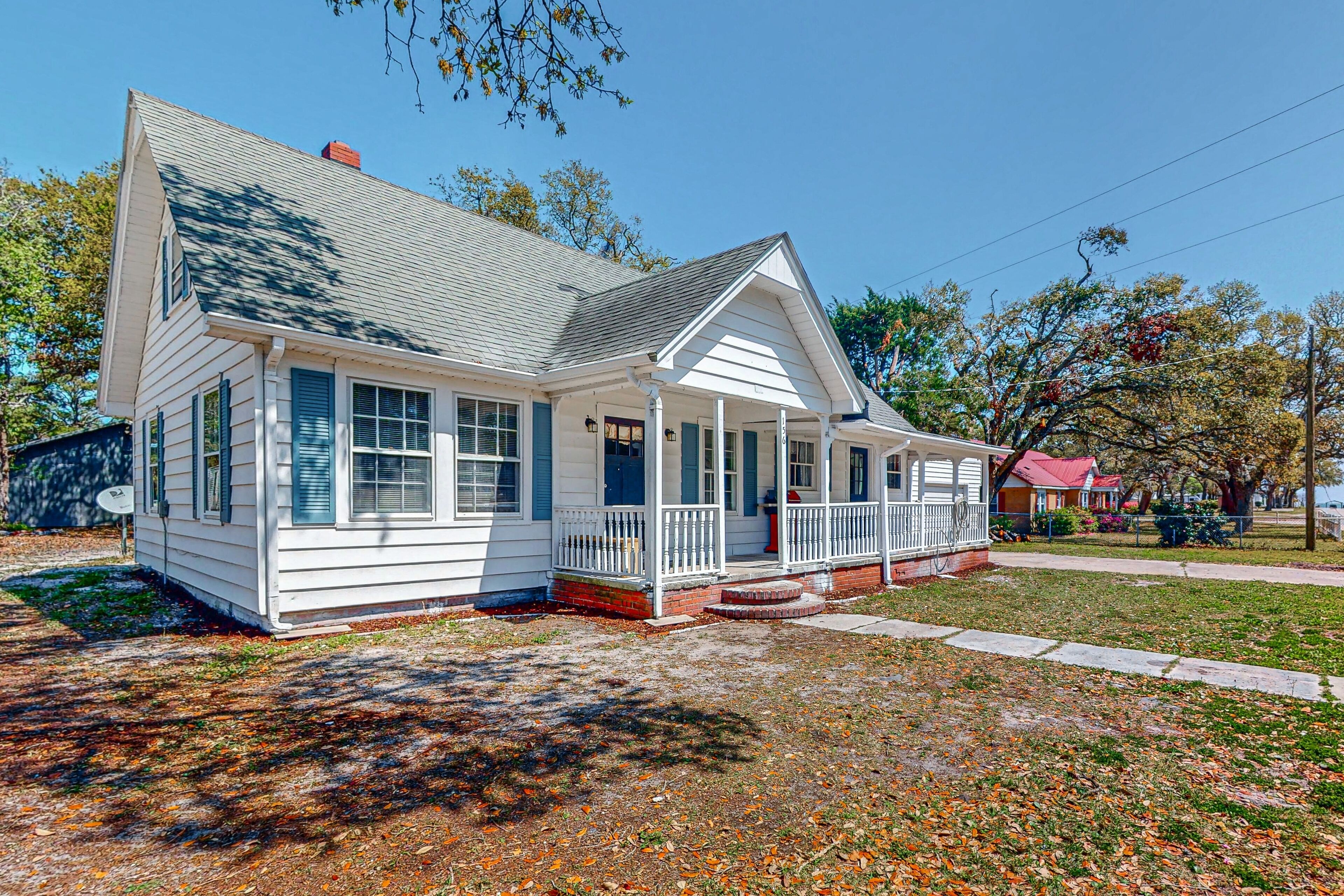 Peaceful home in downtown Atlantic with patio, grill, streaming, & washer/dryer