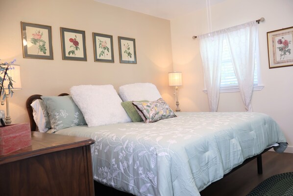 2 bedrooms, iron/ironing board, free WiFi, bed sheets