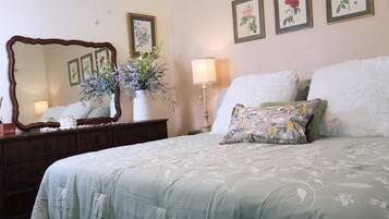 2 bedrooms, iron/ironing board, free WiFi, bed sheets