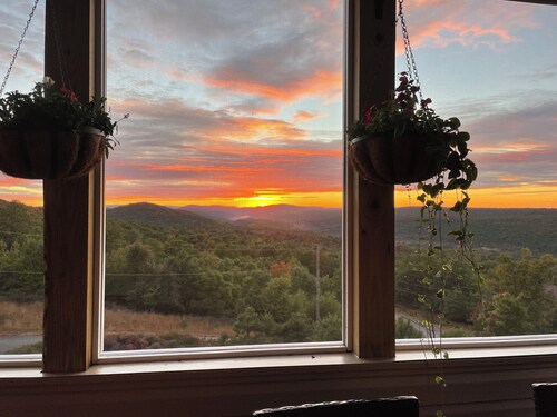 Mountain home located in Eagle Rock Resort. Must be a property owner to rent. 