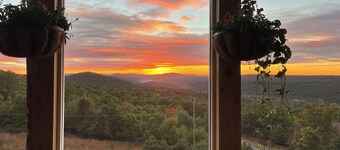 Mountain home located in Eagle Rock Resort. Must be a property owner to rent. 
