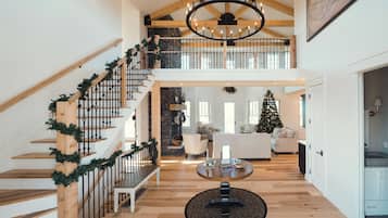Luxury House, 6 Bedrooms | 5 bedrooms, free WiFi, bed sheets