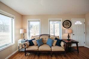 Family House, 5 Bedrooms | Free WiFi, bed sheets