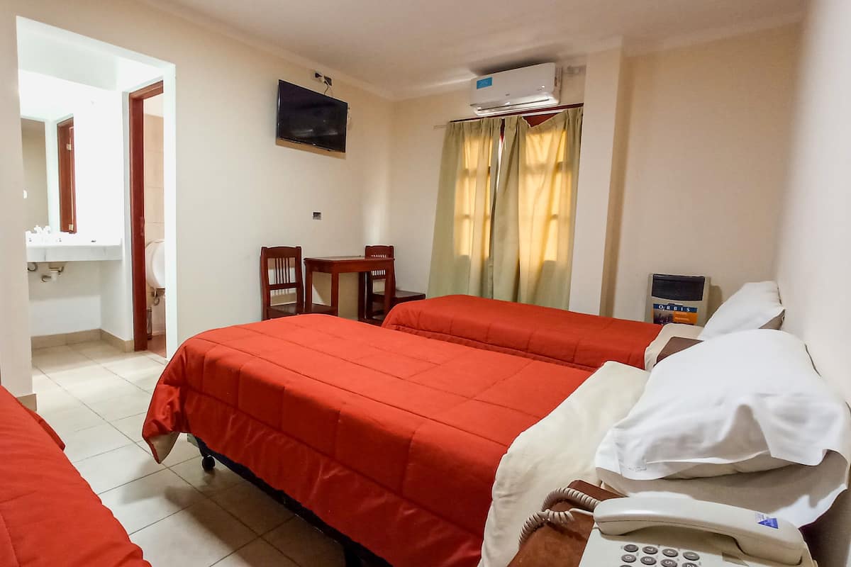 Standaard driepersoonskamer | Luxe beddengoed, gratis wifi, beddengoed, rolstoeltoegankelijk