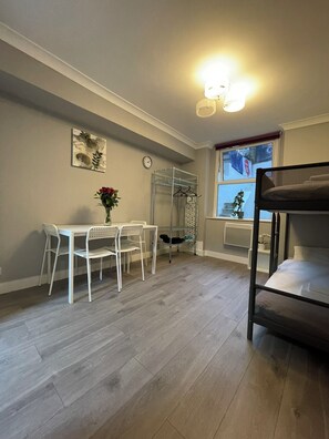 Klúbb-stúdíóíbúð | Ítölsk Frette-rúmföt, rúmföt af bestu gerð, myrkratjöld/-gardínur