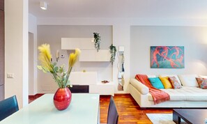 TV - Margot   Quite & Stylish Apartment (ROMA)