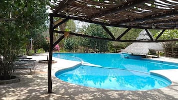 Alberca al aire libre por temporada