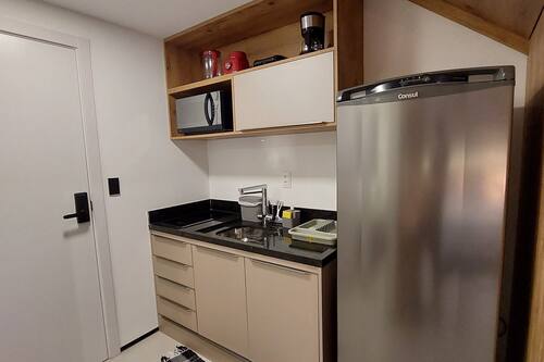 Fridge, cookware/dishes/utensils