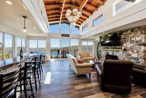 Panorama Lakeview Place: A Retreat for Every Season-Near Bristol Mountain & Lake