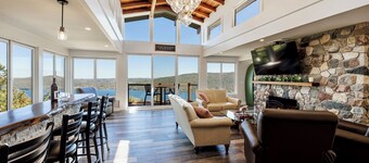 Panorama Lakeview Place: A Retreat for Every Season-Near Bristol Mountain & Lake