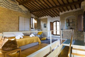 3 bedrooms, iron/ironing board, WiFi, bed sheets - Zafferano Rooftop Terrace Tower House (San Gimignano)