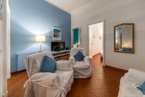 2 bedrooms, iron/ironing board, WiFi, bed sheets - SANTA MARGHERITA APT - Central and welcoming (Santa Margherita Ligure)