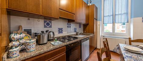 Réfrigérateur, four, plaque de cuisson, lave-vaisselle